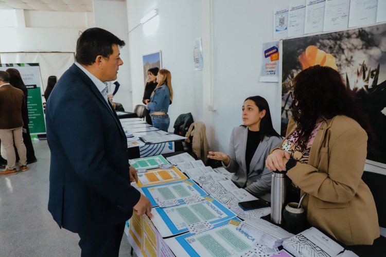 El intendente Matías Espejo visitó la Feria Educativa de la UNSJ en Jáchal