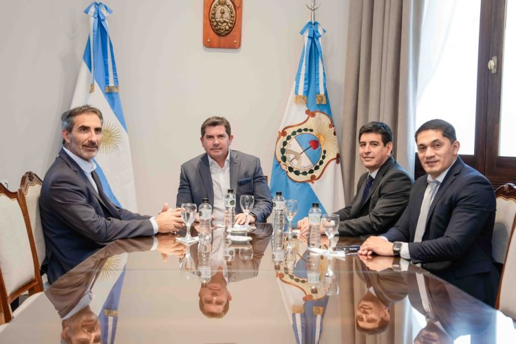 Orrego recibió  autoridades de una compañía aérea low cost