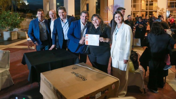 Impulso al trabajo en San Juan: Orrego entregó 640 certificados y herramientas para proyectos de autoempleo