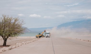 El Dique Ullum se prepara para el verano: avanza la limpieza del perilago en el Embarcadero