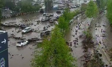 Impactante aluvión en Santiago de Chile y sus alrededores