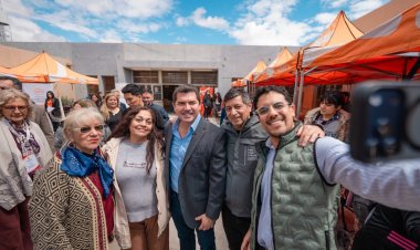 Orrego recorrió San Juan Cerca en Rawson, con servicios y trámites para las familias