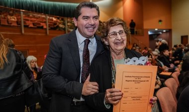 Orrego entregó 442 escrituras y más familias sanjuaninas accedieron a la titularidad de sus viviendas
