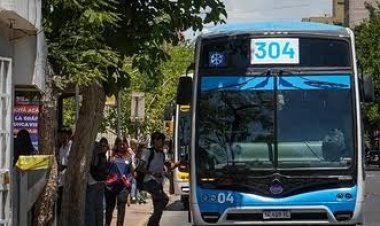 El Gobierno analiza una posible suba del boleto de colectivo en San Juan