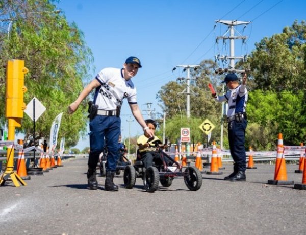 La Policía acerca la educación vial a los chicos con una jornada recreativa