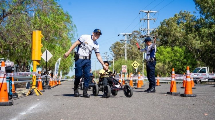 La Policía acerca la educación vial a los chicos con una jornada recreativa