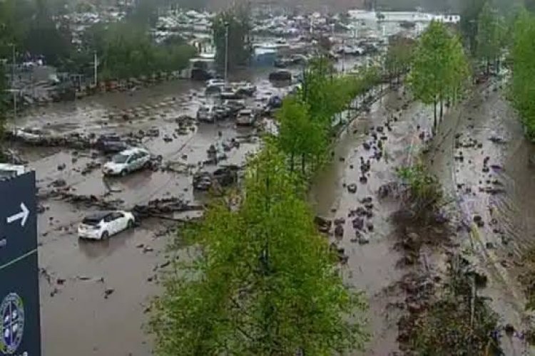 Impactante aluvión en Santiago de Chile y sus alrededores