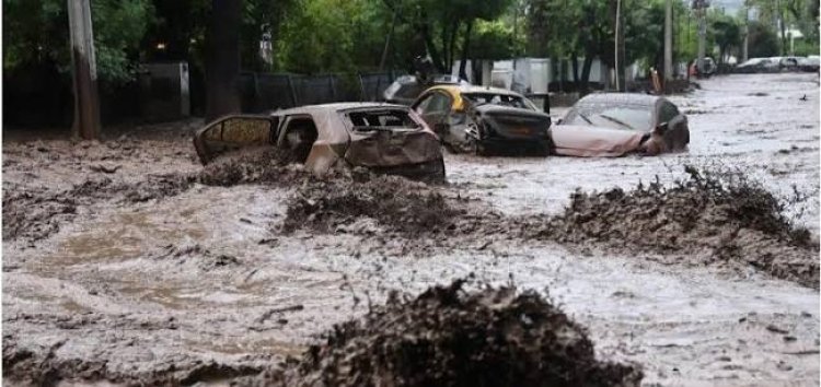 Chile declaró alerta roja por el temporal en Santiago: volaron partes del techo de una terminal de ómnibus