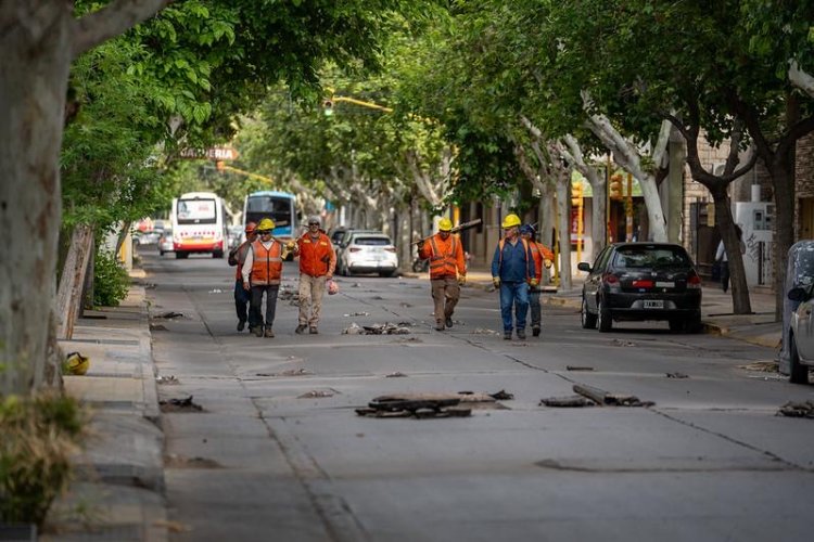 Continúan  los trabajos de repavimentación y ordenamiento del tránsito en calle Santa Fe