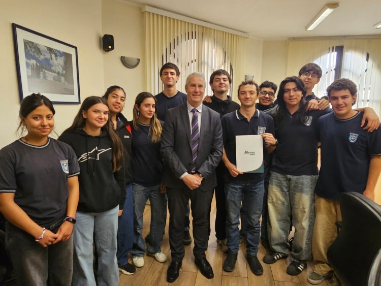 Impulso a la formación técnica en electromovilidad junto a la Escuela Industrial Domingo Faustino Sarmiento