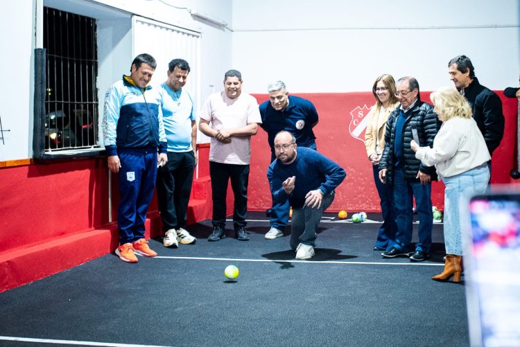 Sergio Miodowsky inauguró la nueva cancha de bochas del Club Sanjuanino Junior con fondos municipales