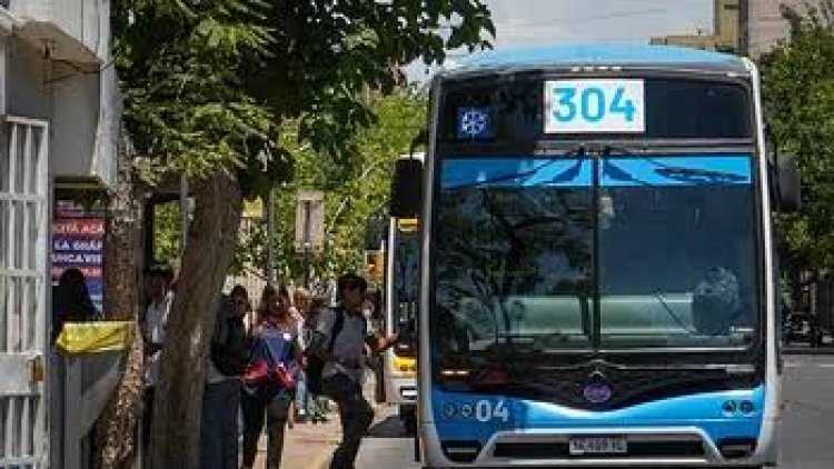 El Gobierno analiza una posible suba del boleto de colectivo en San Juan