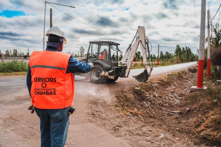 Chimbas realizó tareas de limpieza y obras de mejora en desagües de la zona Este