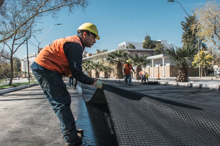 Chimbas realizó tareas de limpieza y obras de mejora en desagües de la zona Este