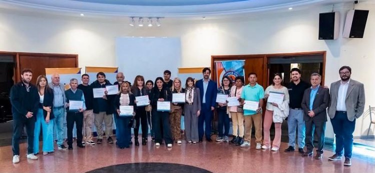Capital fortalece a las instituciones barriales con un programa de formación y regularización
