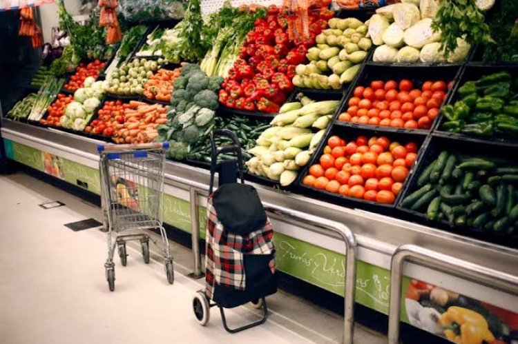 El consumo en los hogares volvió a caer en septiembre y profundiza la preocupación por la economía