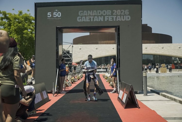 Gaetán Fetaud y Lucila Merlo ganaron el IRONMAN 51.50 – San Juan 2026